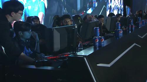 邵佳一谈成为国足主帅：正在家看电脑突然收到700多条信息